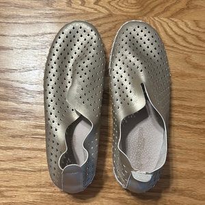 Ilse Jacobsen Tulip shoe. Size 35. Gold.